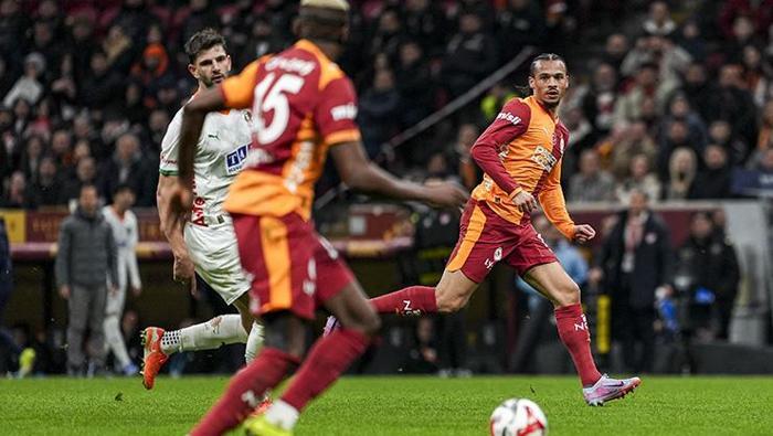 Aslan'ın yıldız futbolcusu Leroy Sane, maça ilk 11'de başladı. Alman kanat oyuncusu, karşılaşmanın 62. dakikasında Rıdvan Yılmaz'a yaptığı faulün ardından direkt kırmızı kartla oyun dışında kaldı.