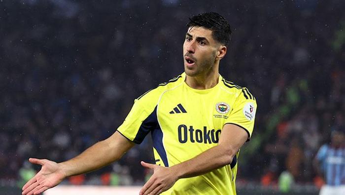 'TAKIMI YALNIZ BIRAKAMAM'
Başarılı oyuncu, cuma günkü ilk antrenmana da katılamadı. Asensio’nun kadroda yer almama ihtimali yüksekti. Yıldız futbolcu, hocası Tedesco’yla görüştü, “Çok kritik bir maç. Mutlaka oynayacağım. Böyle bir zamanda takımı yalnız bırakamam” dedi. Başarılı teknik adam, öğrencisini ilk 11’de görevlendirdi.