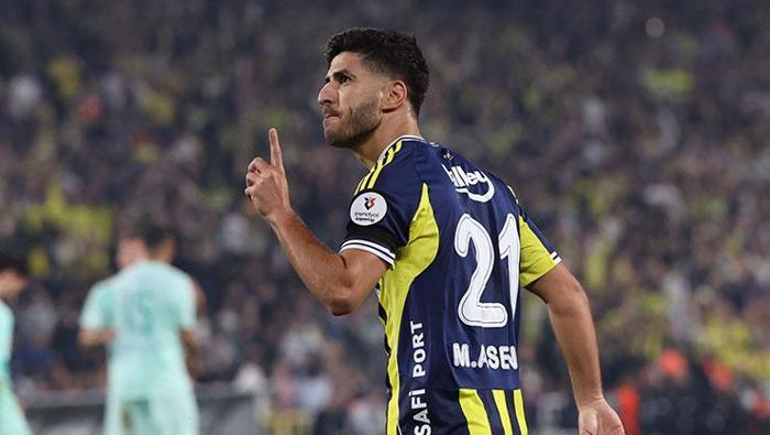 ASİST KRALLIĞINDA ZİRVEDE
İspanyol oyuncu, Süper Lig’de gol ve asist sayısında çift hanelere ulaşan ilk isim olmayı başardı. Marco Asensio, Nene’ye attırdığı golle birlikte 10. asistini yaparak bu alanda Barış Alper Yılmaz’ı geçti ve zirveye çıktı. 30 yaşındaki yıldızın ayrıca ligde 11 de golü bulunuyor.