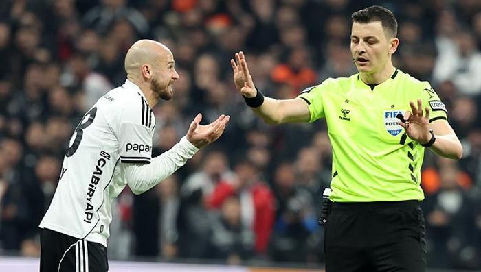 Hakem tartışmaları zirve noktasına ulaştı 25. haftanın hakem raporu açıklandı Bariz ihlalleri göz ardı etti