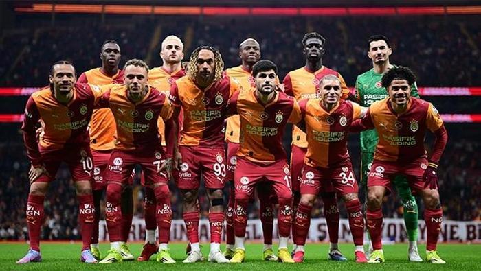 Galatasaray, Şampiyonlar Ligi son 16 turu ilk maçında bugün sahasında İngiliz devi Liverpool’u misafir edecek. Temsilcimiz lig aşamasında dize getirdiği İngiliz devi Liverpool'u taraftarının desteğiyle bugün son 16 turu ilk maçında da devirip 18 Mart'taki rövanş öncesi avantaj kazanmak istiyor.