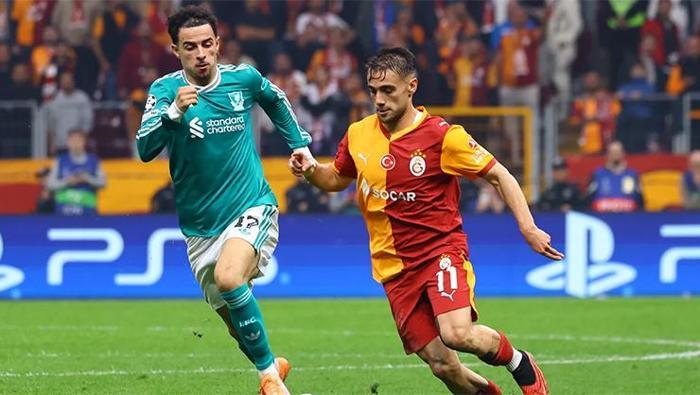 Sarı-kırmızılı ekip, lig etabında karşılaştığı Liverpool'u 1-0 yendi. Galatasaray, İngiliz temsilcisini Şampiyonlar Ligi'nin 2. haftasında konuk etti. Sezona Almanya temsilcisi Eintracht Frankfur'a deplasmanda 5-1 yenilerek başlayan 