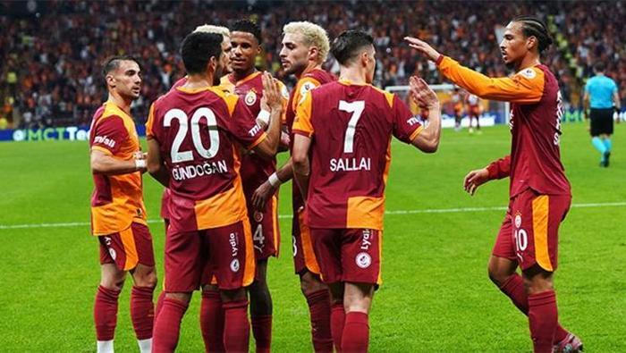 Avrupa futbolunun kulüpler düzeyindeki en büyük organizasyonunda bu sezon lig etabını 3 galibiyet, 1 beraberlik, 4 mağlubiyetle 20. sırada tamamlayan sarı-kırmızılılar, son 16 play-off etabına yükseldi. Bu turda İtalyan temsilcisi Juventus ile eşleşen Galatasaray, ilk maçı sahasında 5-2 kazanırken deplasmanda uzatmalar sonunda 3-2 mağlup olsa da adını son 16'ya yazdıran ekip oldu. Liverpool ise 