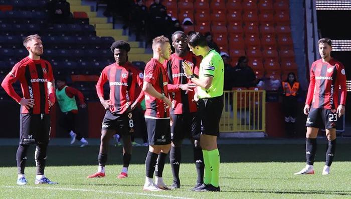 Gaziantep FK - Fatih Karagümrük: Ömer Tolga Güldibi