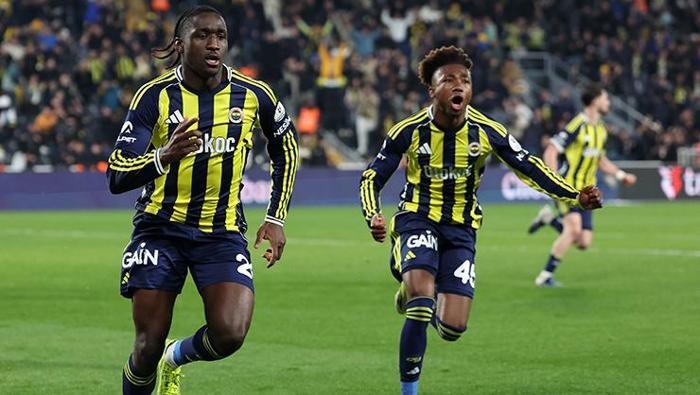 2 MAÇ SONRA GALİBİYET
Fenerbahçe, Süper Lig'de 2 maç aranın ardından galip geldi. Sarı-lacivertliler, söz konusu süreçte evinde Kasımpaşa ile 1-1, deplasmanda Antalyaspor ile 2-2 berabere kalarak 4 puan yitirmişti.