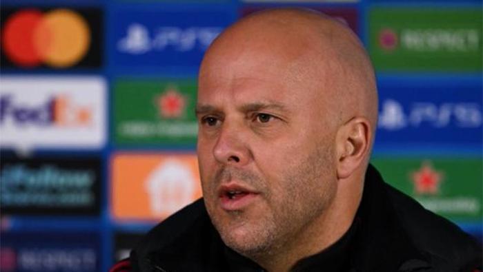 Liverpool, grup aşamasında da Galatasaray ile karşılaşmış ve İngiltere'nin son şampiyon takımı 1-0 mağlup olmuştu. Slot'un o maçtan en çok aklında kalan şey, ev sahibi takımın taraftarlarının cehennem gibi yuhalamalarıydı.