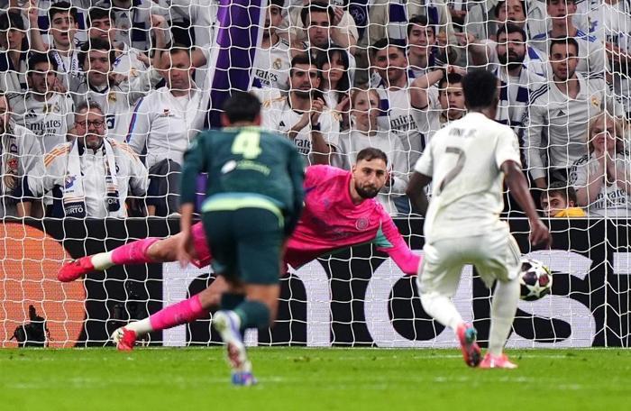 VINICIUS JUNIOR PENALTI KAÇIRDI