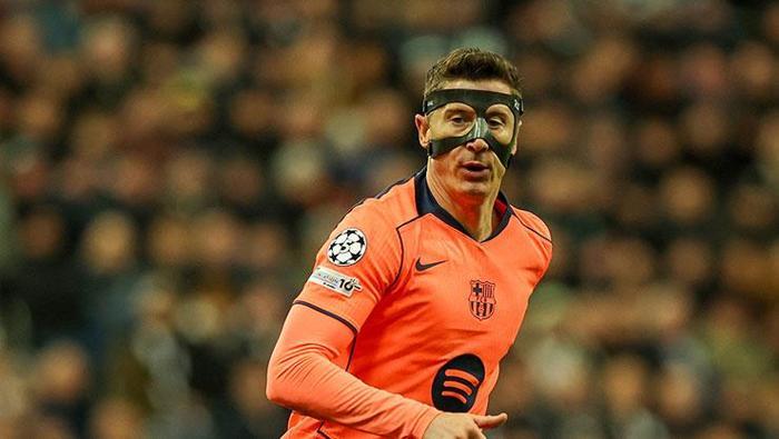 HEDEF YENİDEN LEWANDOWSKI
İtalyan basınında yer alan habere göre Fenerbahçe, Barcelona ile sözleşmesi sezon sonunda sona erecek Robert Lewandowski için yeniden harekete geçti.