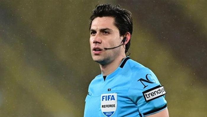 KARARLARI TARTIŞILDI
Karşılaşmanın hakemi Hüseyin Türkmen'in maç içerisinde verdiği kararlar sosyal medya ve yorumcular tarafından çok tartışıldı.