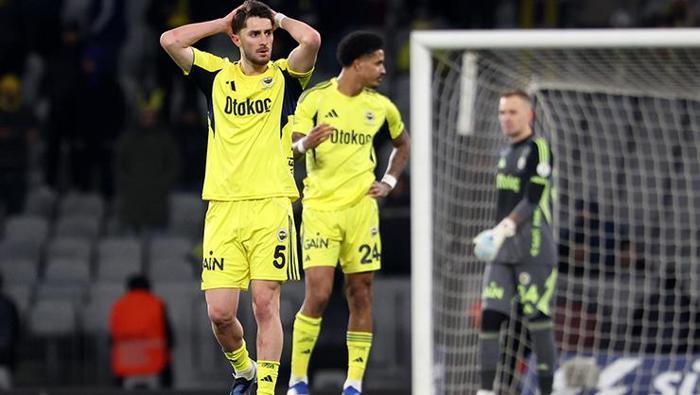 Fenerbahçe'de Kerem Aktürkoğlu, Dorgeles Nene, Archie Brown, N'golo Kante, Musaba ve Marco Asensio'nun kendi araçları ile stadyumdan ayrıldığı görüldü.