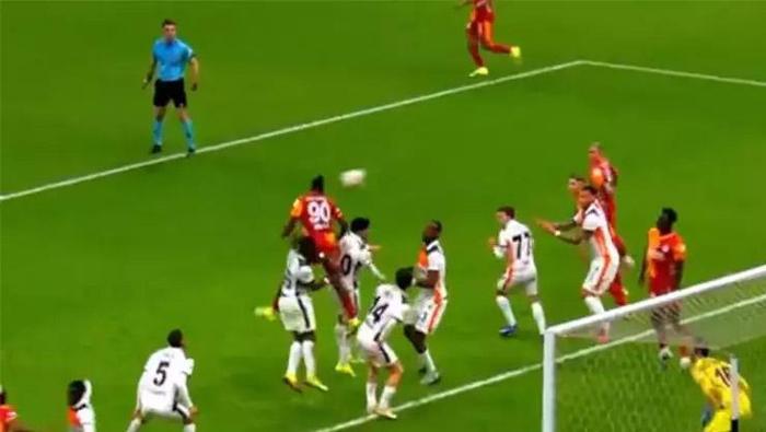 DAVINSON SANCHEZİN İPTAL EDİLEN GOLÜ