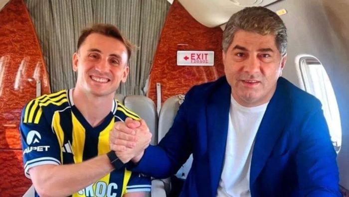 'CAMİAMIZIN NOT ETTİĞİNİ BİLMEKTEYİM!'
Özellikle son günlerde, futbol takımımızın şampiyonluk mücadelesi verdiği dönemde UEFA'nın rutin kulüp incelemelerini kasıtlı şekilde 'Kerem Aktürkoğlu'na özel soruşturma açıldı' iddiası ile ortaya atarak kaos ortamı yaratmaya çalışan Fenerbahçeli görünümlü kişileri de camiamızın bir kenara not ettiğini bilmekteyim.