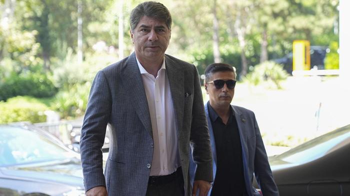 'MÜCADELEYE GÖNÜLDEN DEVAM EDECEĞİZ'
Bu haberlere itibar edilmemesini rica ediyor, yöneticiliğim döneminde olduğu gibi bundan sonraki süreçte de Fenerbahçe'nin bir neferi olarak, camiamıza zarar vermek için fırsat kollayan kişilerle mücadele etmeye, kulübümüze gönülden ve karşılıksız vermeye kararlılıkla devam edeceğimi bilmenizi istiyorum. Tüm camiamıza sevgi ve saygılarımla.