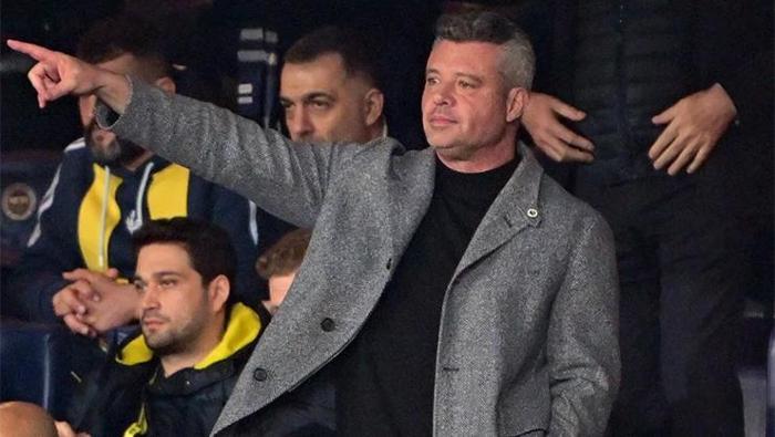 Sarı-lacivertli idareciler, Süper Lig’de ve Ziraat Türkiye Kupası’nda kalan maçlarda genç çalıştırıcının performansına bakacak, sezon sonunda ‘devam’ kararını tekrar masaya yatıracak. Haberde Saran'ın yeni sezonu sadece Tedesco'ya bağlamayacağı ve şimdiden yeni teknik direktör için arayışlara başladığı ifade edildi. Sezon sonunda gerekli adımların atılacağı aktarıldı.