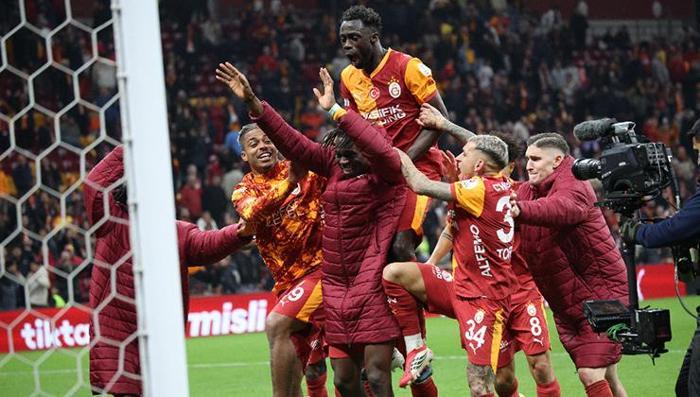 Galatasaraydan Liverpool maçına dev ödül Tarihi başarıya tarihi prim