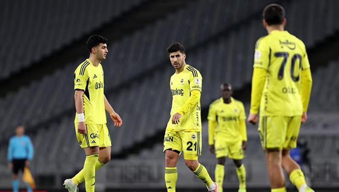 DÜŞÜŞÜN SEBEBİ PRİM KRİZİ Mİ?
Bu arada Fenerbahçe'de son haftalardaki performans düşüklüğünün sebepleri araştırılırken prim konusu gündeme geldi. Bu konunun, düşüşün sebeplerinden biri olabileceği bildirildi.