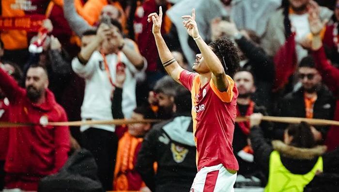 50 YIL SONRA İLK
Brezilya, milli takım arasında iki maça çıkacak. Carlo Ancelotti'nin ekibi iki maçı da Amerika Birleşik Devletleri'nde oynayacak. Brezilya ilk maçında 26 Mart'ta Fransa'yla Boston'da, 1 Nisan'da ise Orlando'da Hırvatistan'la karşı karşıya gelecek.