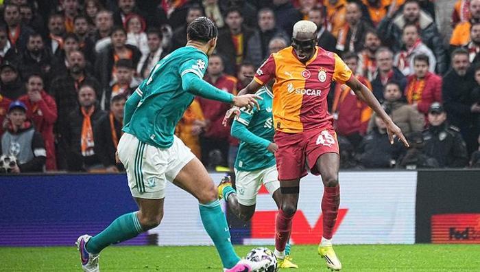 GALATASARAY NASIL TUR ATLAR?
23:00'de başlayacak ve Anfield Road'da oynanacak mücadelede sarı - kırmızılılar her türlü beraberlik ve galibiyette adını çeyrek finale yazdıracak. Tek farklı Liverpool galibiyetinde mücadele uzatmalara gidecek. İngiliz ekibi iki ve üstü farklı galibiyetlerde ise çeyrek finale çıkan taraf olacak.