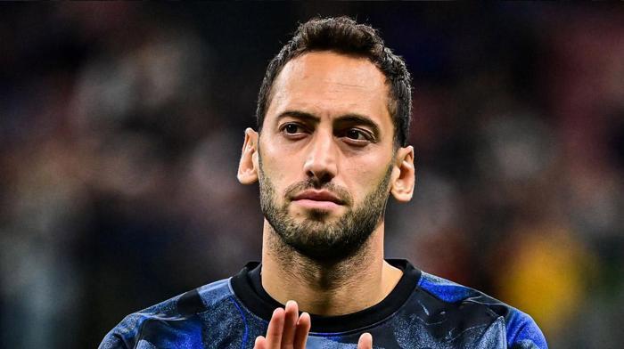 Galatasaray'ın gelecek yaz transfer dönemi için takıma katmayı düşündüğü isimlerden Hakan Çalhanoğlu ile ilgili önemli bir gelişme yaşandı.