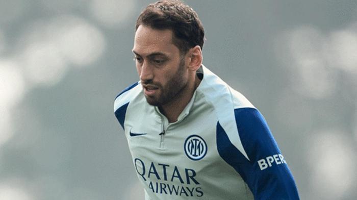 INTER BİLETİNİ KESTİ
La Gazzetta Dello Sport'un haberine göre; Inter, 32 yaşındaki milli futbolcunun sözleşmesini yenilemeyi düşünmüyor. Bu nedenle de sarı kırmızılıların yaz transfer döneminde Hakan Çalhanoğlu için yeniden devreye girmesi bekleniyor.