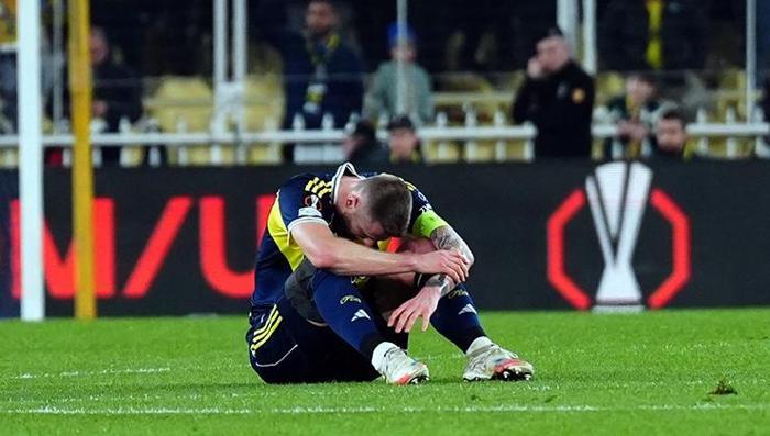 MILAN SKRINIAR
Fenerbahçe'nin Slovak stoperi ise UEFA Avrupa Ligi'nde Nottingham Forest ile Kadıköy’de oynanan maçta sakatlandı. Skriniar, darbe almamasına rağmen tecrübeli oyuncunun sağ kasığında kısmi yırtık oluştu. Kaptan, 7 karşılaşmada görev yapamadı.