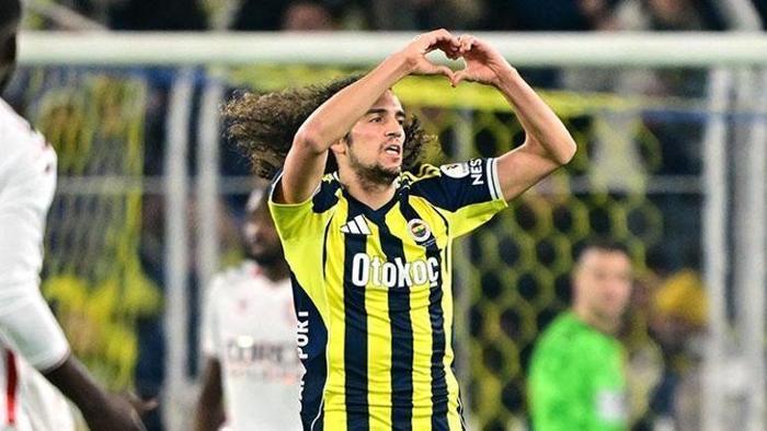 'SÜPER LİG'İN BENİ ŞAŞIRTTIĞINI SÖYLEYEBİLİRİM'
Türkiye'deki futbolu daha önce oynadığı ülkelerle kıyaslayan yıldız futbolcu,