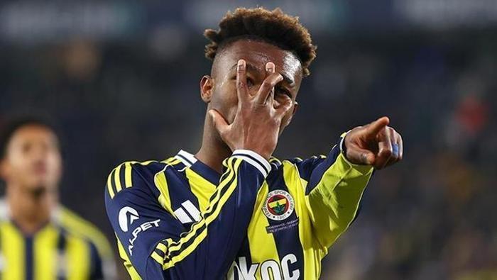 'NENE'NİN ÇOK MUTLU OLUĞUNU SÖYLEYEBİLİRİM'
Takımda Fransızca bilen oyuncularla iletişimi ve N'Golo Kante transferinin sorulması üzerine ise Guendouzi, şu yorumu yaptı: