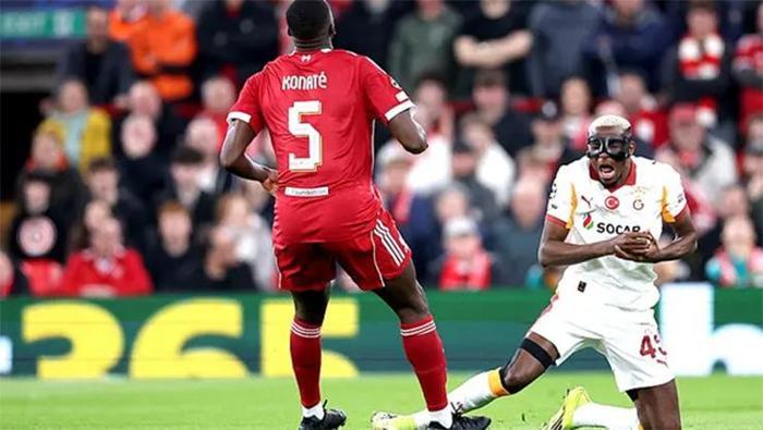 Ardından kolunun kırıldığı poziyonu anlatan Osimhen şöyle devam etti: 