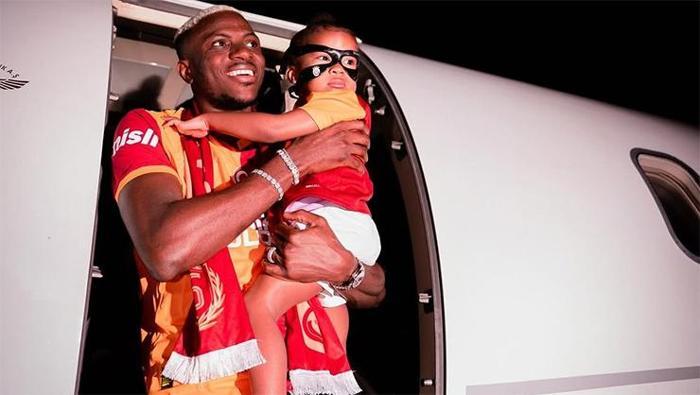 Zihniyetinin, disiplininin ve çalışma ahlakının her zaman başarısının temelini oluşturduğunu söyleyen Osimhen sözlerine şöyle devam etti, 