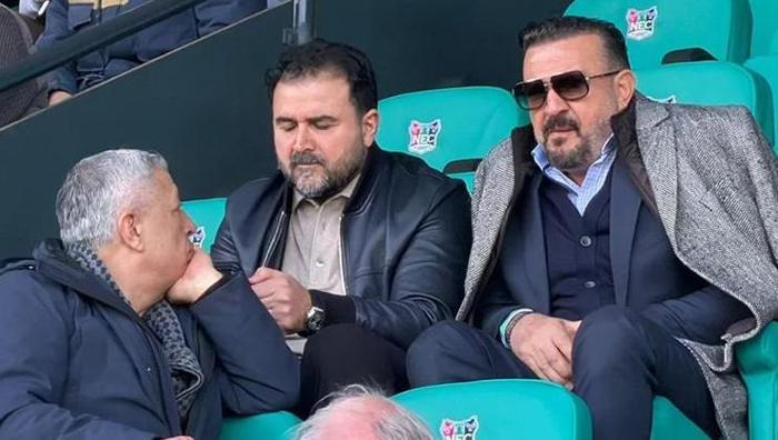 Öte yandan Fenerbahçe'de yaz transfer dönemi çalışmaları devam ediyor. Fenerbahçe Futbol Şube Sorumlusu Ertan Torunoğulları, Hollanda Eredivise'de bugün oynanan NEC Nijmegen - Heerenveen maçını tribünden takip etti.