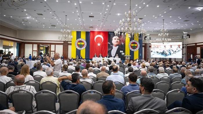 KONGREYE GİDİLECEK Mİ?
Yönetim hem futbol takımının başarısızlığı nedeniyle üyelerden gelecek tepkilere göğüs gerecek hem de sezon bitiminde kongreye gidilip gidilmeyeceği netlik kazanacak.