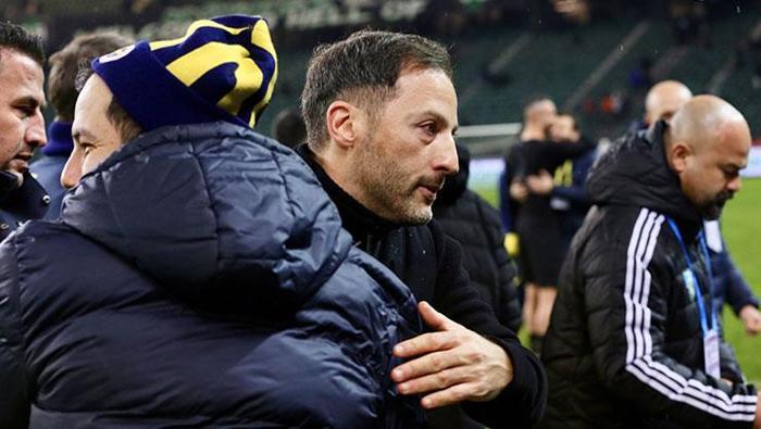 Fenerbahçeye derbi öncesi müjdeli haber Takıma geri dönüyor...