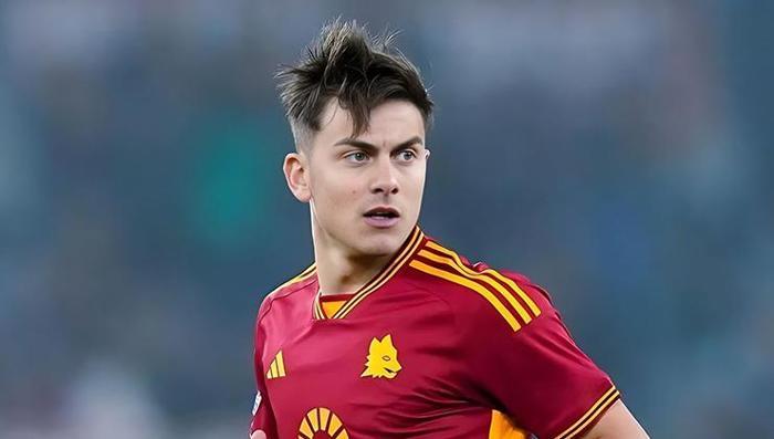 ÜST DÜZEY BİR YILDIZ
Tecrübeli oyuncunun dizinden yaşadığı talihsiz sakatlıklar nedeniyle istikrarlı bir performans yakalayamadığını belirten Nava,