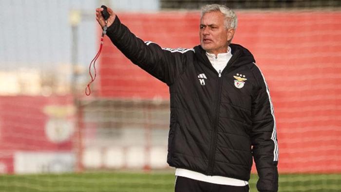 Jose Mourinhonun gelecek sezon yöneteceği takım belli oldu Anlaşmaya varıldı...