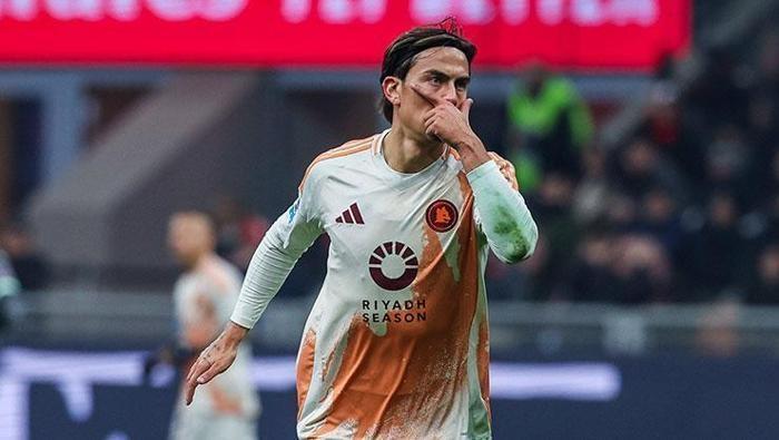 NOVEL, İSTANBUL'A GELİYOR
La Gazzetta’ya göre Paulo Dybala’nın önceliği İtalya’da kalmak. Ancak buradan iyi bir teklif alması kolay görünmüyor. İddialara göre daha önce de Arjantinli yıldız için teklif yapan Galatasaray’ın da oyuncuya yeniden ilgi gösterme ihtimali var. Menajer Carlos Novel’in millî maç arasından sonra Türkiye’ye gelerek görüşmeler yapması bekleniyor.