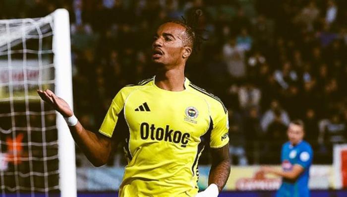 ARCHIE BROWN DA YOLCU
Fenerbahçe'nin sezon başında renklerine bağladığı Archie Brown ile de yolların ayrılma ihtimali söz konusu. 8 milyon Euro'ya transfer edilen ancak gelecek planlamasında yer almayan Brown ile ilgilenen kulüplere 10 milyon Euro'dan kapı açılacak. 23 yaşındaki futbolcu, bu sezon şu ana kadar 31 maça çıktı ve 4 kez fileleri sarstı ve 6 kez gol pası verdi.