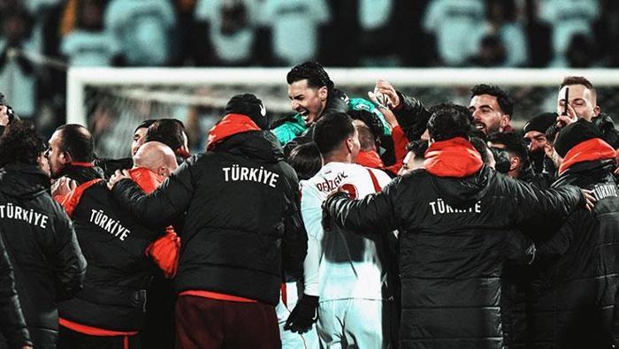 Milli yıldız şov yaptı, Nihat Kahveci aşka geldi Sana 300 milyon verilse hakkındır