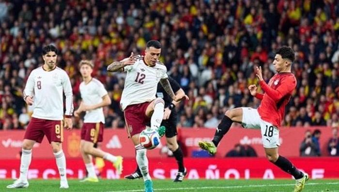 Zıplamayan Müslüman Milli maçta ırkçı tezahürat Avrupanın ortasında Yok artık dedirten ifadeler