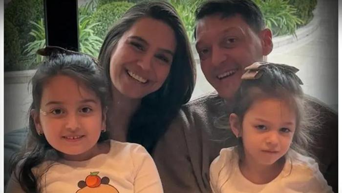 Mesut Özil 3. kez baba oldu: Sosyal medyadan paylaştı