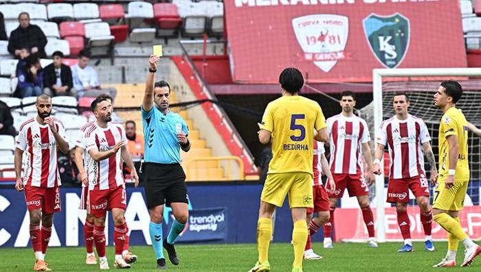 Futbolda gri alan ve adalet Çıkmazı 28. haftanın hakem raporu açıklandı Sınıfta kaldı