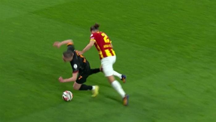 G.SARAYIN GOLÜ ÖNCESİ FAUL VAR MI