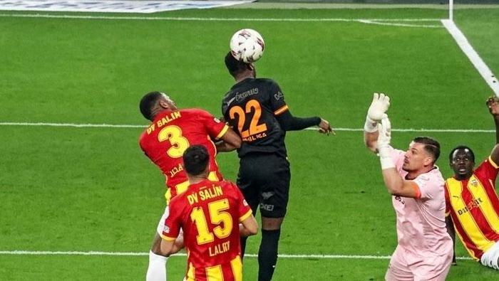 G.SARAYIN PENALTI BEKLEDİĞİ POZİSYON