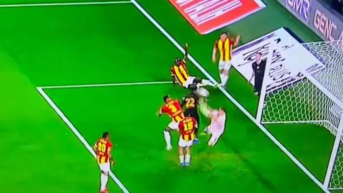 G.SARAYIN PENALTI BEKLEDİĞİ POZİSYON