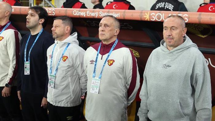 STOILOV: BÜYÜK BASKI ALTINDA MAÇA BAŞLADIK