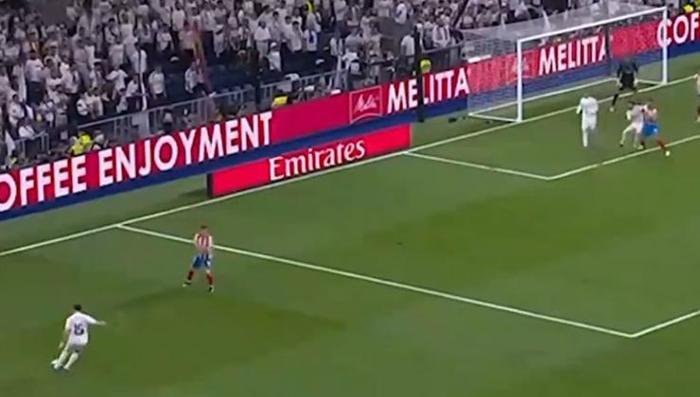 ADAM ZIPLAMADI BİLE