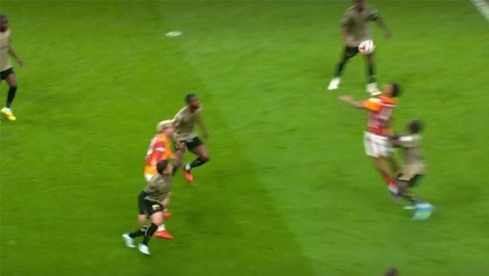 G.SARAYIN PENALTI BEKLEDİĞİ POZİSYON