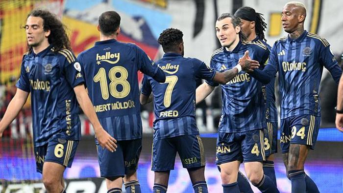 Tercihleri eleştiri konusu olacak seviyede Süper Ligde 29. haftanın hakem raporu | Fenerbahçenin kırmızı kart beklediği pozisyon...