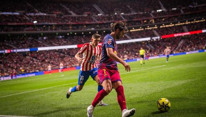 Barcelona, Atletico Madrid maçı öncesi sahaya çıktığında şoka uğradı Hansi Flick gözlerine inanamadı, UEFAya şikayet etti
