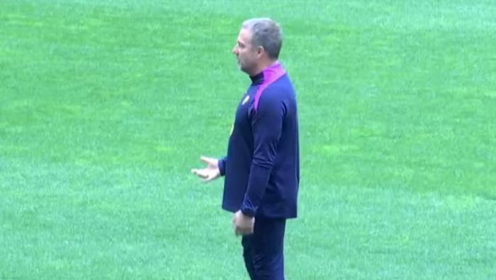 Barcelona, Atletico Madrid maçı öncesi sahaya çıktığında şoka uğradı Hansi Flick gözlerine inanamadı, UEFAya şikayet etti