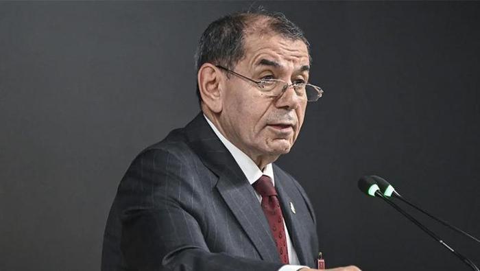 Galatasarayda Dursun Özbek sahaya indi Şampiyonluk için seferberlik ilan edildi